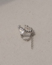 Load image into Gallery viewer, HEART FLOW - Ear cuff
