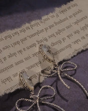 Load image into Gallery viewer, SHELL RIBBON - Silver Earrings
