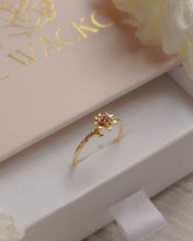 將圖片載入圖庫檢視器 July • Water Lily - Birth Flower Ring
