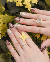 Load image into Gallery viewer, Petal - Gold Ring

