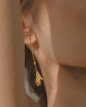 將圖片載入圖庫檢視器 Wish Maker - Hamsa Earrings
