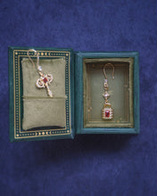 Load image into Gallery viewer, MAGIC KEY - Earrings
