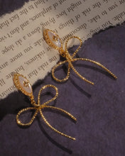 Load image into Gallery viewer, SHELL RIBBON - Gold Earrings
