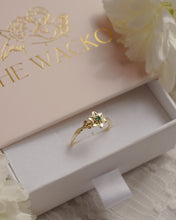 將圖片載入圖庫檢視器 May • Lily of the Valley - Birth Flower Ring
