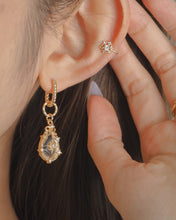 Load image into Gallery viewer, SNOWFLAKE - Ear Cuff
