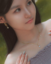 Load image into Gallery viewer, Falling Star - Necklace
