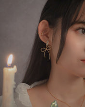 Load image into Gallery viewer, SHELL RIBBON - Gold Earrings
