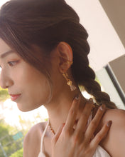 將圖片載入圖庫檢視器 Caramel - Heart Tassel Hoops
