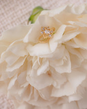 Load image into Gallery viewer, SNOWFLAKE - Ear Cuff
