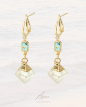 Load image into Gallery viewer, Mindful - 18KGP Crystal Earrings【白水晶】
