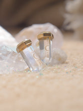 將圖片載入圖庫檢視器 Insight - Clear Pillar Earrings
