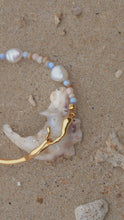 將圖片載入圖庫檢視器 Sea Soul - 18KGP Freshwater Pearl Beaded Bangle
