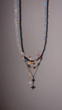 將影片載入圖庫檢視器並播放，ONCE UPON A TIME - Swarovski Beaded Necklace
