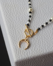 將圖片載入圖庫檢視器 24K Crescent Moon Beaded Necklace
