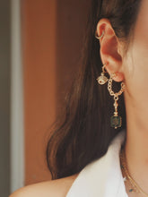 將圖片載入圖庫檢視器 Czech Stone - 18K Hoop Earrings
