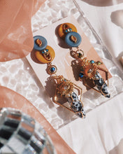 將圖片載入圖庫檢視器 Boho Pillar - 18K Handicraft Earrings
