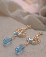 Load image into Gallery viewer, Freeze - 18KGP Crystal Earrings
