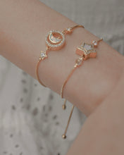 將圖片載入圖庫檢視器 Luna Glow - Gold Vermeil Opal Moon Bracelet
